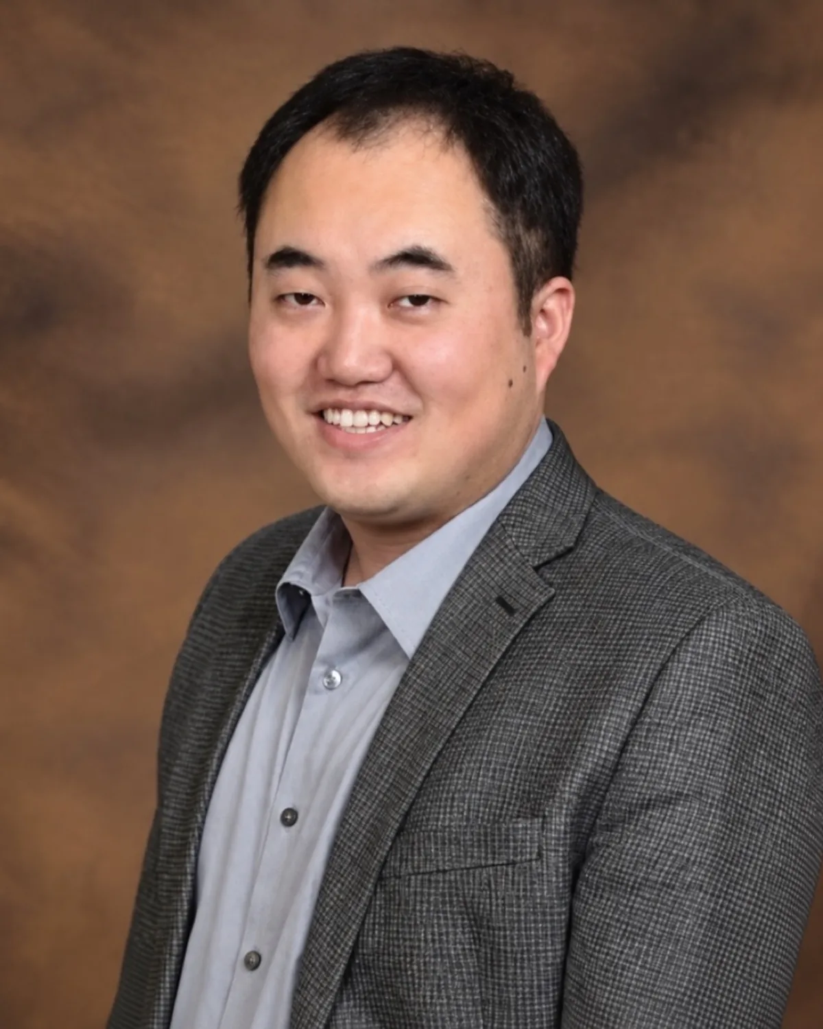Portrait of Dr. Yi Deng